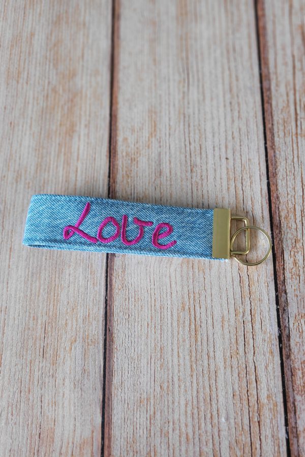 Porte-clé LOVE bleu clair