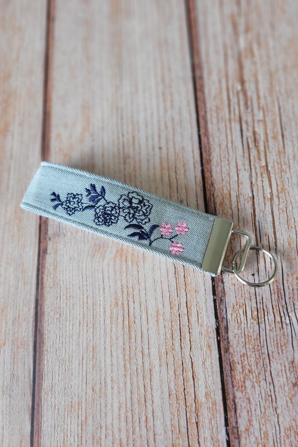 Porte-clé fleurs gris