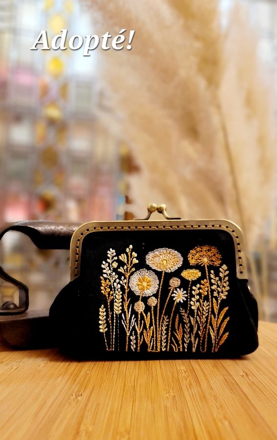 Grand porte-monnaie Anne-Marie noir brodé