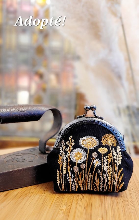 Petit porte-monnaie Anne-Marie noir brodé