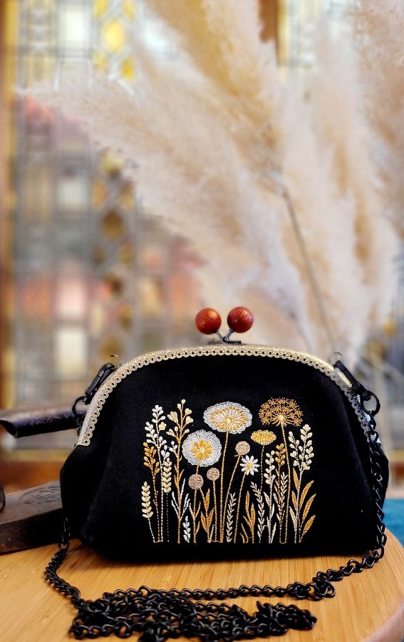 Petit sac Anne-Marie noir brodé