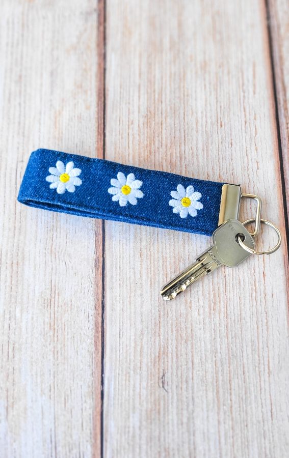 Porte-clé Essentiel Pâquerette bleu foncé